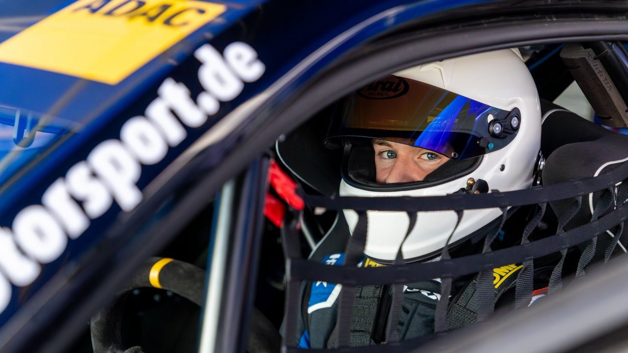 Noah Beckmann gab sein Debüt beim  ADAC Tourenwagen Junior Cup auf dem Hockenheimring. von Toppmoeller-Fotografie