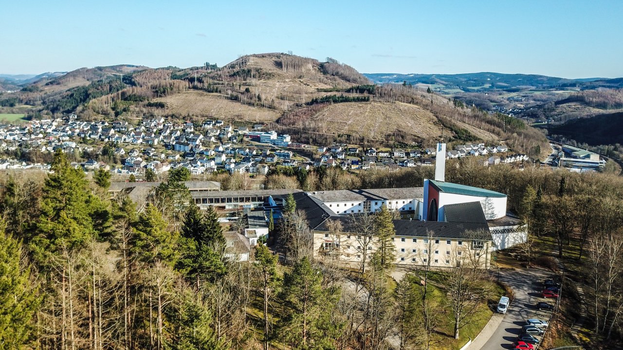 Das Gymnasium Maria Königin in Altenhundem. von Nils Dinkel