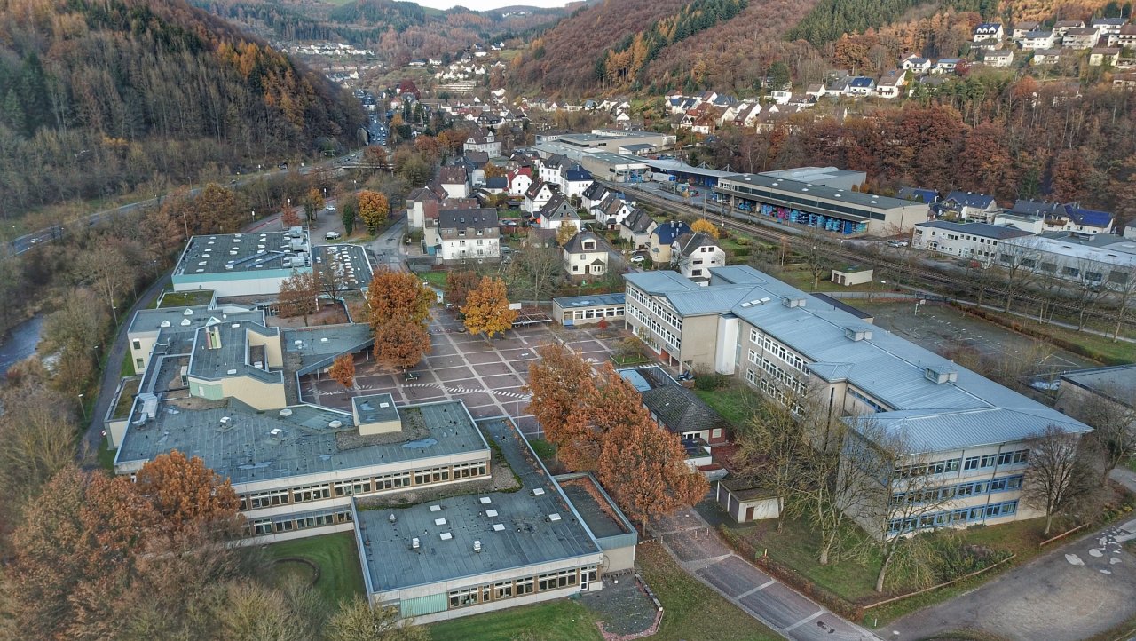 Die Sekundarschule Hundem-Lenne am Standort in Meggen. von Nils Dinkel