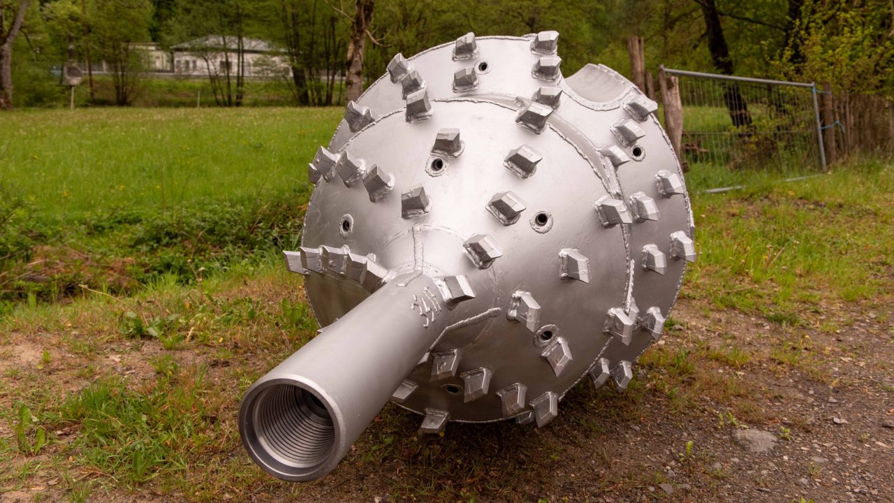 Ein Spezialbohrer mit gigantischem Durchmesser ist jetzt in Langenei fertiggestellt worden. von Nils Dinkel