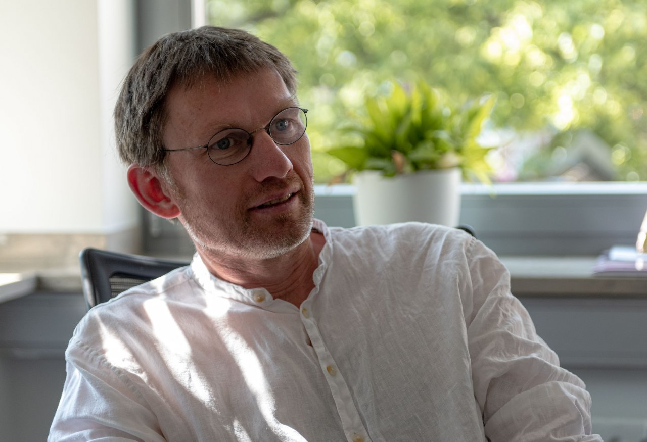 Dr. Gregor Kaiser von Nils Dinkel