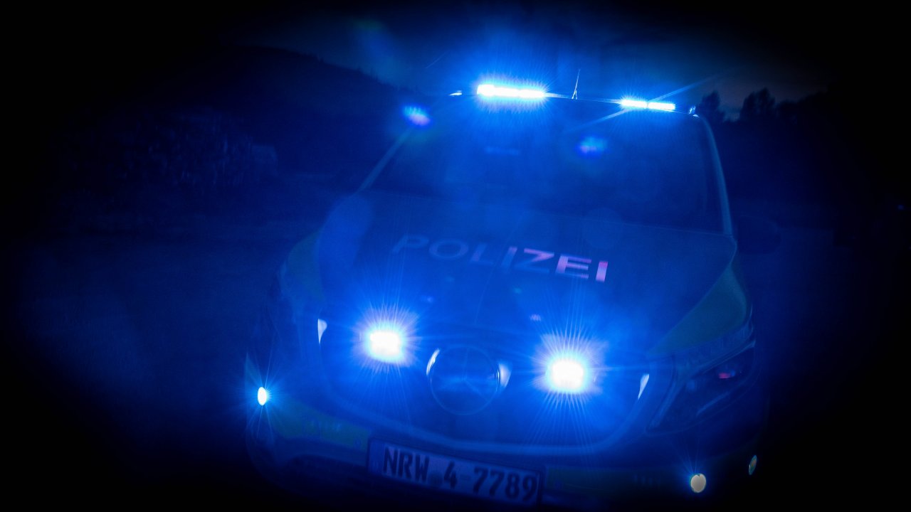 Symbolfoto für Polizei, Einsatz, Unfall, Blaulicht. von Nils Dinkel