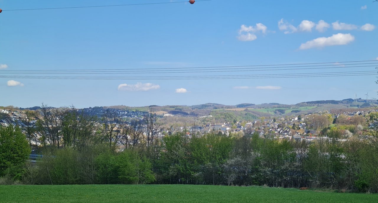 Das Wochenende wird im Westkreis ziemlich freundlich. Hier ein Blick auf Olpe. von Wolfgang Schneider