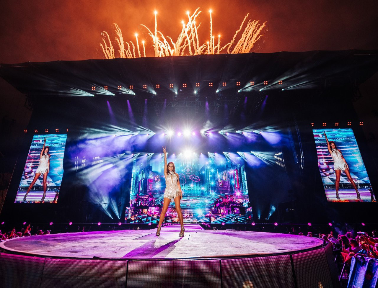 Andrea Berg tritt beim Biggesee Open Air in Sondern auf. von Berglive - Nadine Volz