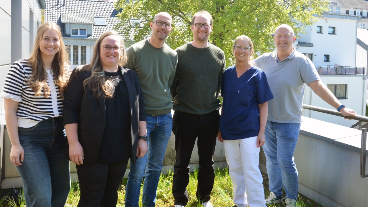 Freuten sich über einen konstruktiven Austausch (v.l.): Sarah Nietsch, Christine Sarpong, Markus Cimiotti, Thomas Kersting, Enza Wilpert-Enecio und Tobias Quast. Auf dem Foto fehlen Alina Ludewig und Sladjana Blagojevic. von GFO Kliniken Südwestfalen
