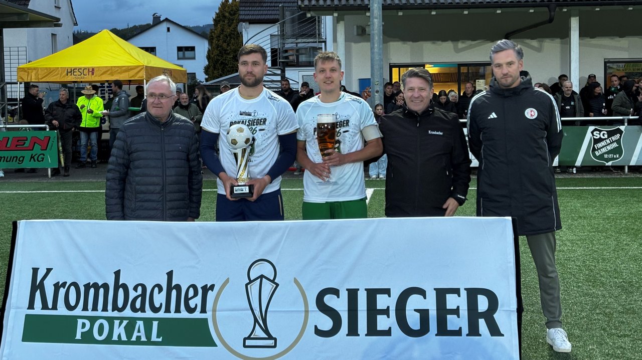 Bei der Siegerehrung (v.l.): Joachim Schlüter, Armend Shaqiri, Christopher Hennes, Jens Selter und André Ruhrmann. von privat