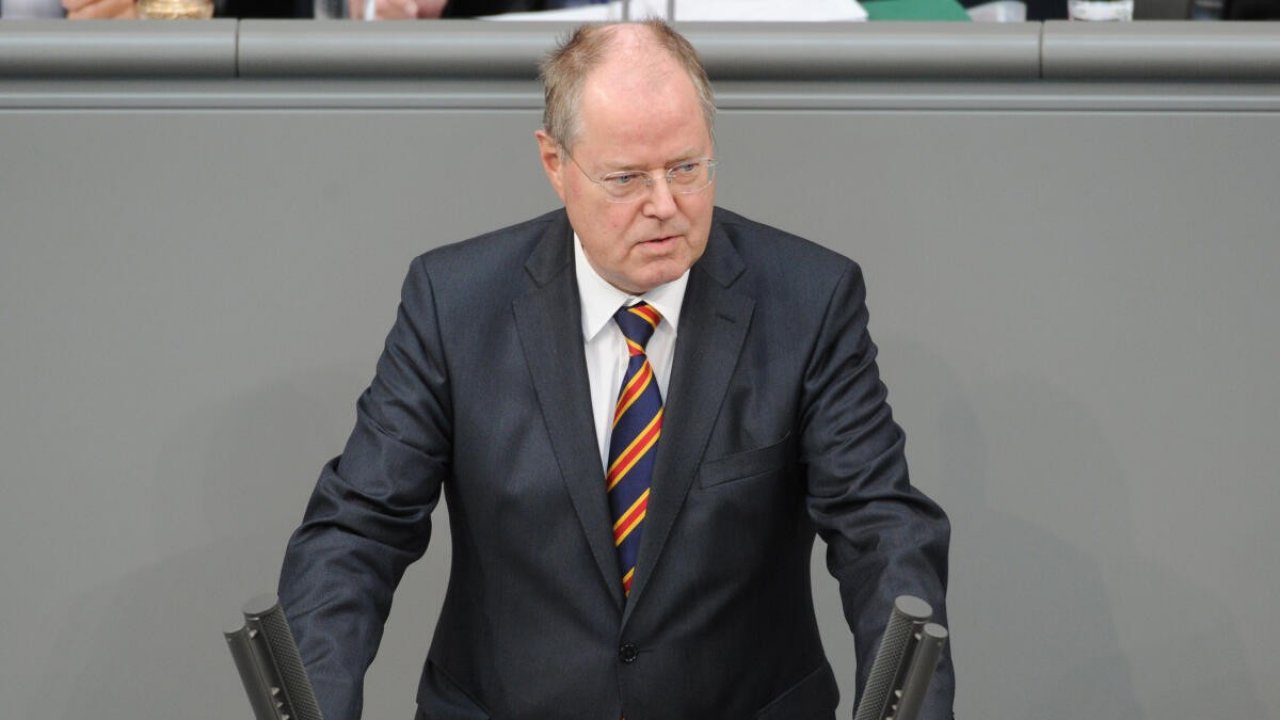 Peer Steinbrück bei einer Rede im Deutschen Bundestag im September 2016. von Achim Mende