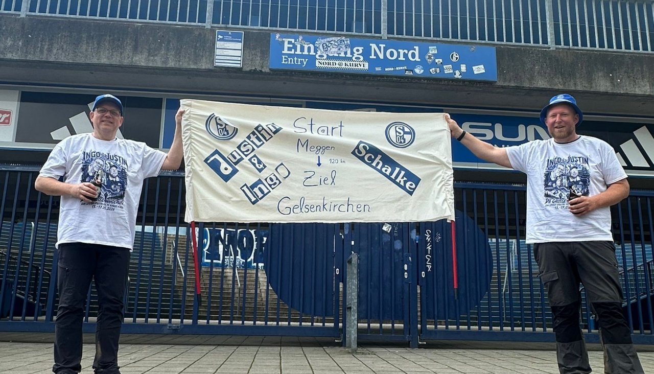 Justin Besting und Ingo Hork wanderten vier Tage lang zur Arena auf Schalke von privat