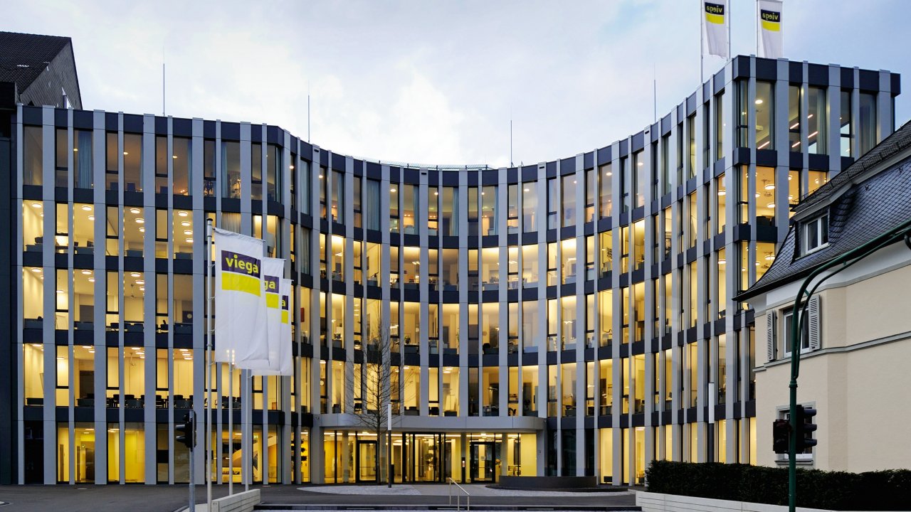 Die Viega-Hauptverwaltung am Stammsitz Attendorn. von Viega