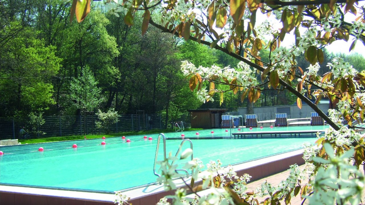 Das Freibad Olpe startet am Pfingstsamstag in die Saison 2026. von Bäderbetriebe