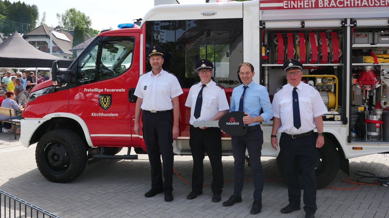 Symbolische Schlüsselübergabe für das neue LF10 (v.l.): Mario Fuhlen, Rüdiger Christes, Michael Hartmann und Klaus Happe. von Celine Kebben