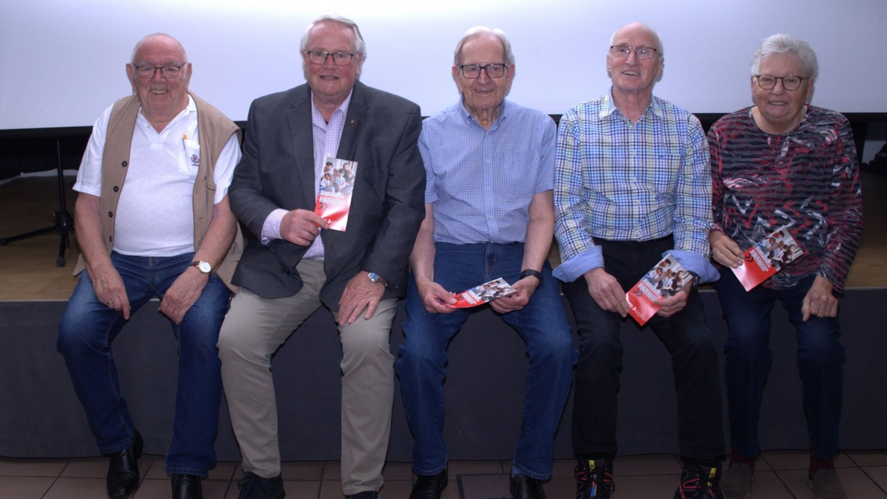 Der neue Vorstand der Region Westliches Westfalen der AG 60plus in der NRWSPD (v.l.): Walter Sinzig (KV Olpe), Reinhard Jung (KV Olpe), Willi Kaminski (UB Bottrop), Peter Steglich (UB HSK) und Erika Ballhausen (UB Dortmund). von AG 60plus