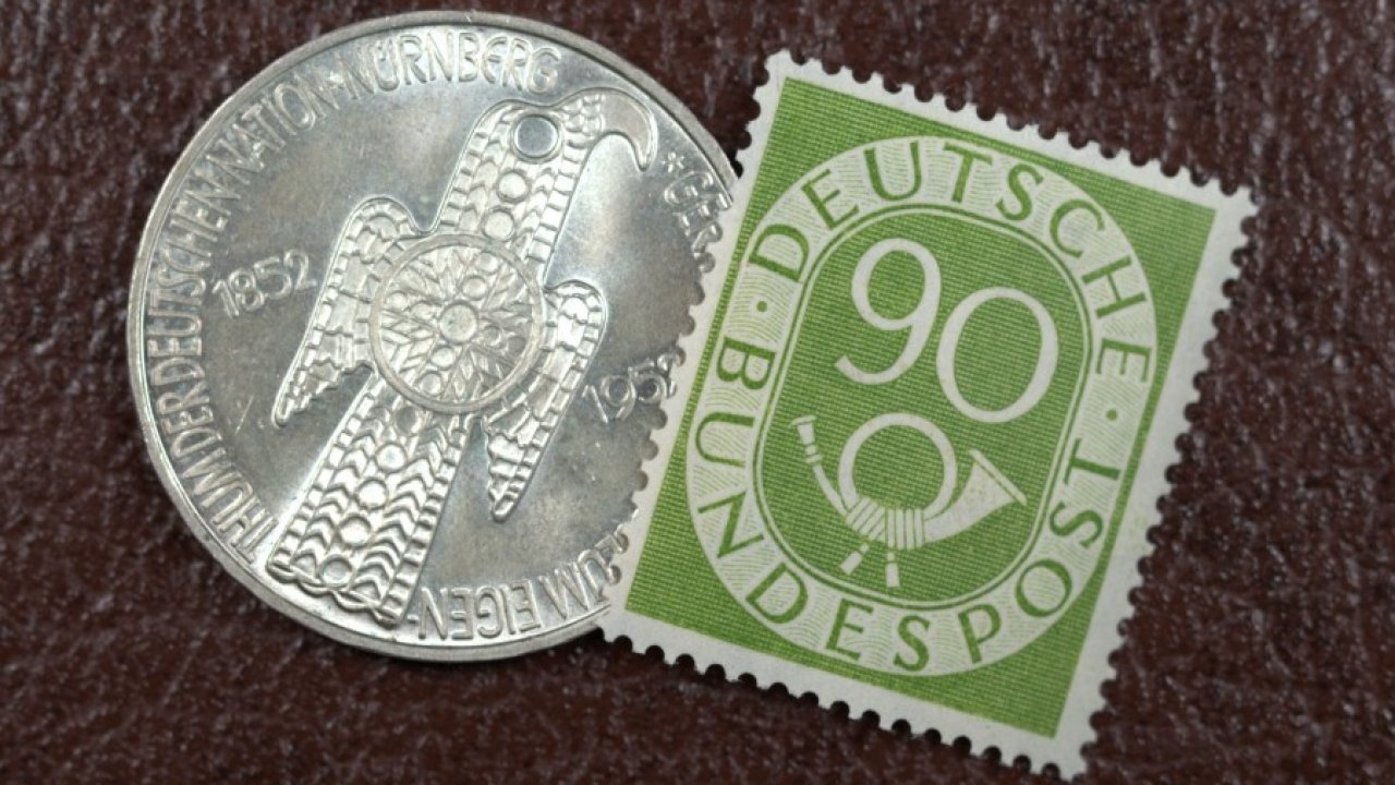 Eine Briefmarkenbörse findet in der Siegerlandhalle statt. von privat