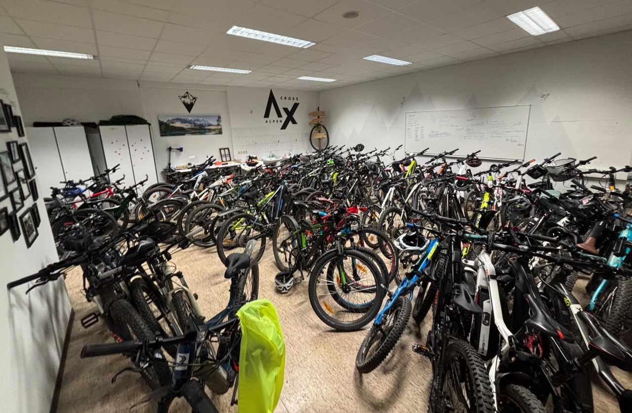 Rund 100 Schüler stiegen am „Car-Frei-Tag“ der Gesamtschule Wenden auf ihr Fahrrad. von privat