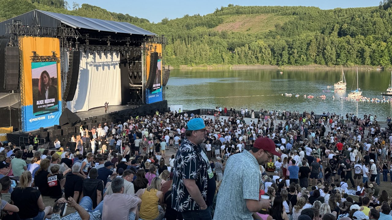 Besucher beim Deichkind Konzert beim Biggesee Open Air 2025. von Catriona Rath