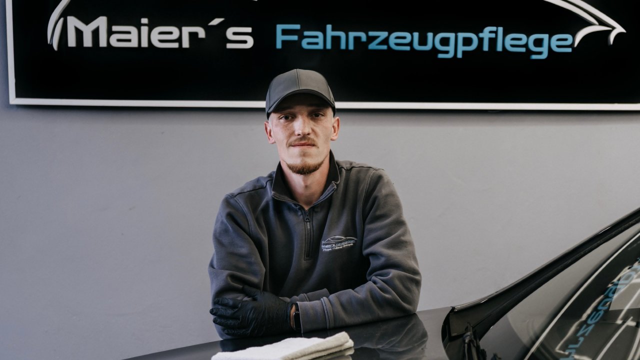 Mit seiner Firma „Maier's Fahrzeugpflege“ bereitet Anton Maier Fahrzeuge auf und verhilft ihnen zu neuem Glanz. von privat