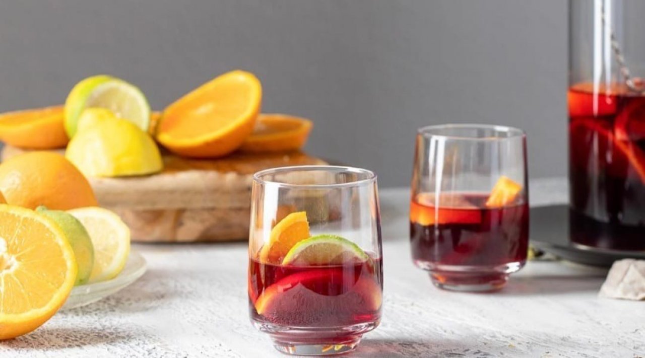 Tinto de Verano ist eine einfachere Variante der Sangria und ein beliebtes spanisches Erfrischungsgetränk. von privat