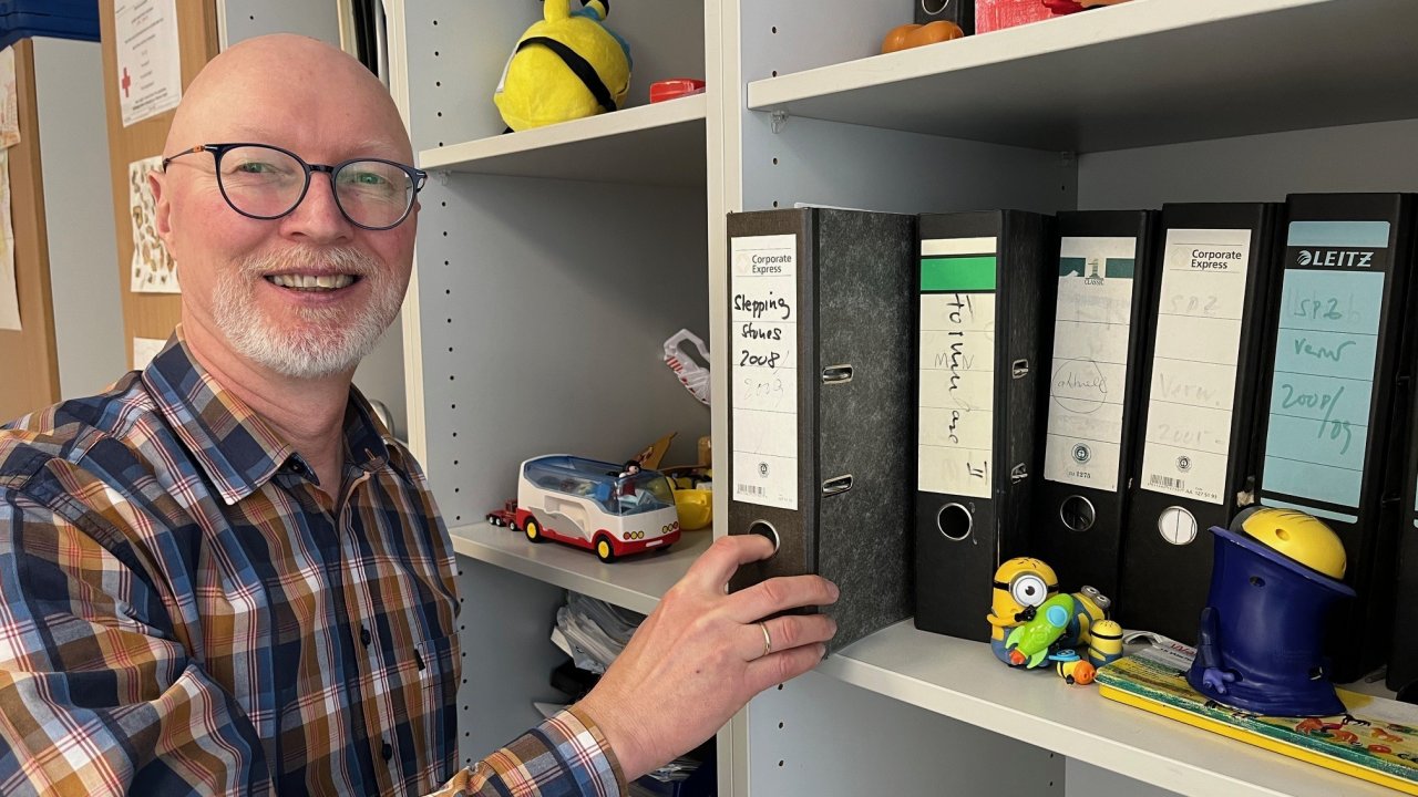 „Eltern dürfen und sollen sich fachliche Hilfe holen, die konkrete Erziehungsziele benennt, in nachweislich wirksamen Techniken unterweist und deren Erfolge überprüft“, meint Dr. Thomas Strack, seit vielen Jahren Kinder- und Jugendlichenpsychotherapeut an der DRK-Kinderklinik Siegen. von privat