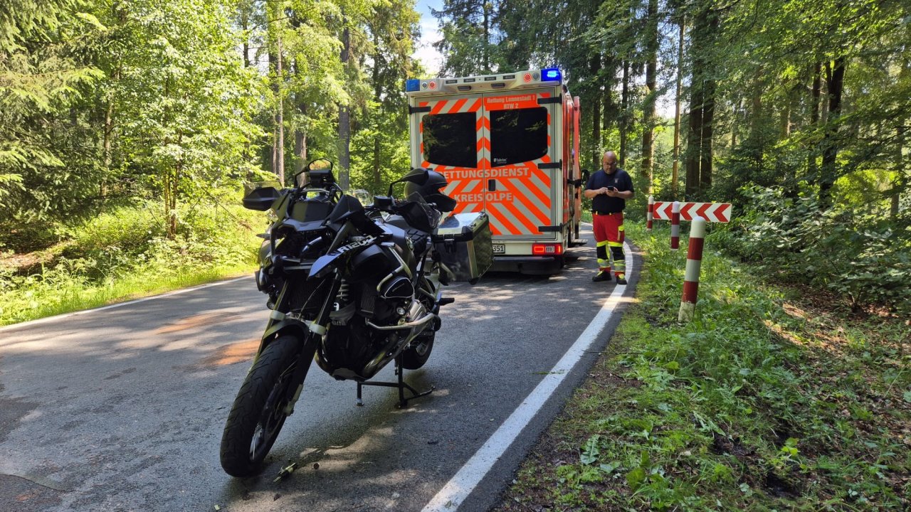 Die L553 bei Rüspe war während des Einsatzes vollgesperrt. von Kai Osthoff