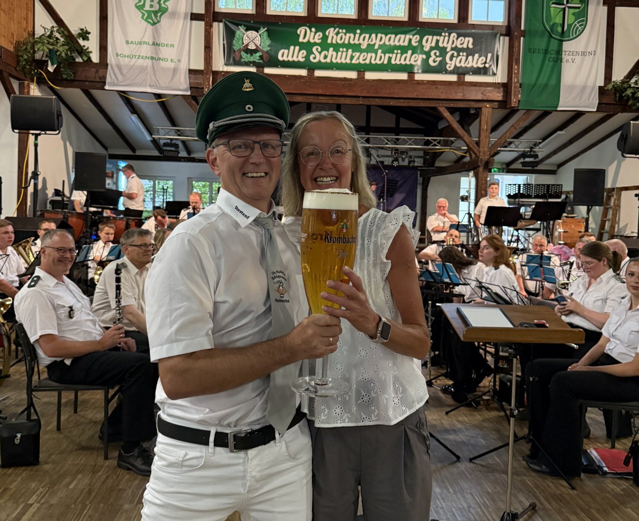 Das neue Kirchveischeder Kaiserpaar Christoph und Andrea Heinemann. von Catriona Rath