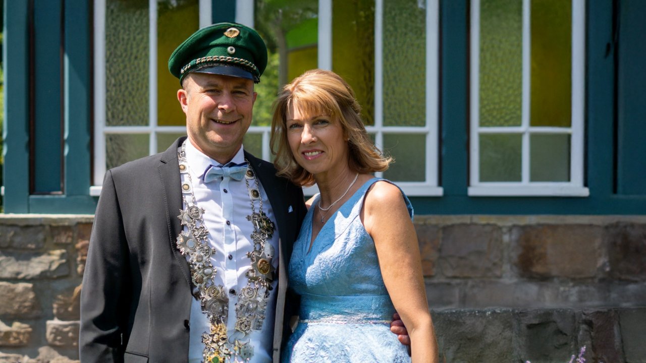 Das amtierende Rönkhauser Königspaar Jan Kirchhoff und Stefanie Bitter-Kirchhoff freut sich auf das Schützenfest. von privat