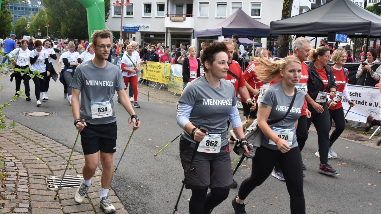 Teamgeist, Motivation und gute Stimmung stehen bei „Lennestadt läuft“ im Mittelpunkt. Abteilungen, Kollegen oder ganze Firmen sind besonders willkommen. von privat