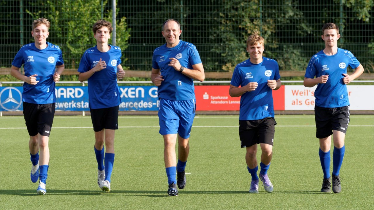 Patrick Schulte, Thore Isenberg, Trainer Dawid Jaworski, Fabian Köhler und Louis Schulte (v.l.). SSV Elspe von privat