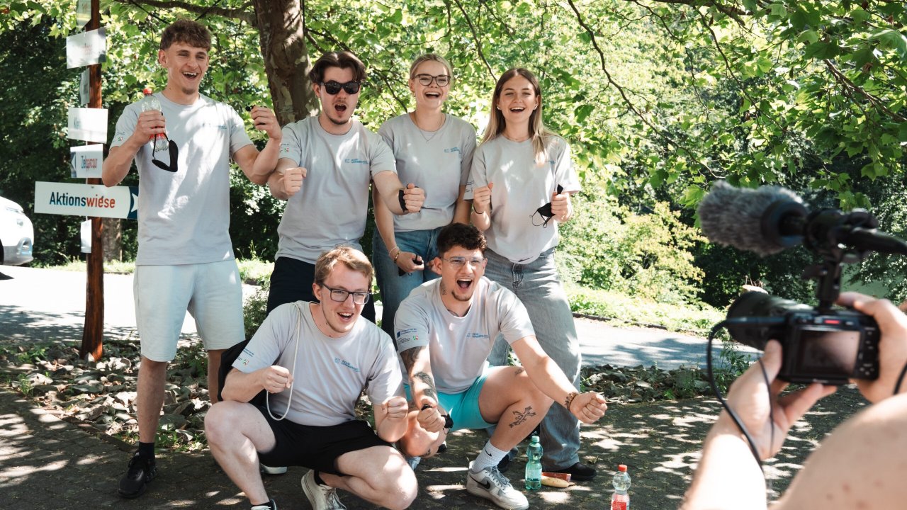 Die erste Folge des Social-Media-Formats „Azubi-Sommerhaus Südwestfalen“ feiert am 21. Juli, Premiere im Cineplex in Olpe. von Südwestfalen Agentur
