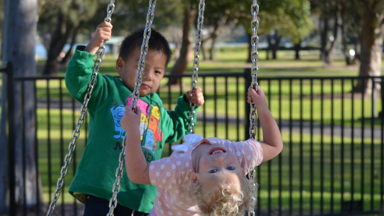 Kinder sollen auf den Spielplätzen Spaß haben und sich austoben. Dafür lässt die Gemeinde Finnentrop ein Gesamtkonzept erstellen. von Pixabay.com