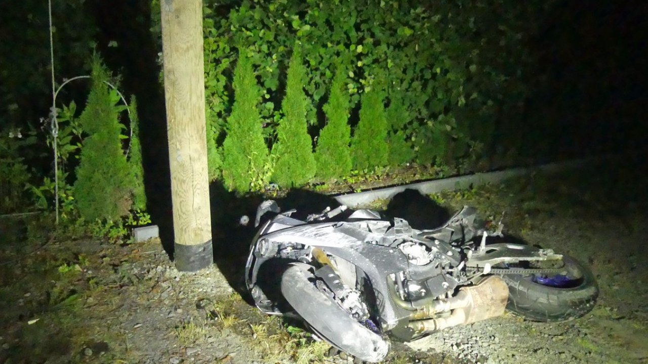 Das verunfallte Motorrad beschlagnahmte die Polizei. von Polizei Oberbergischer Kreis