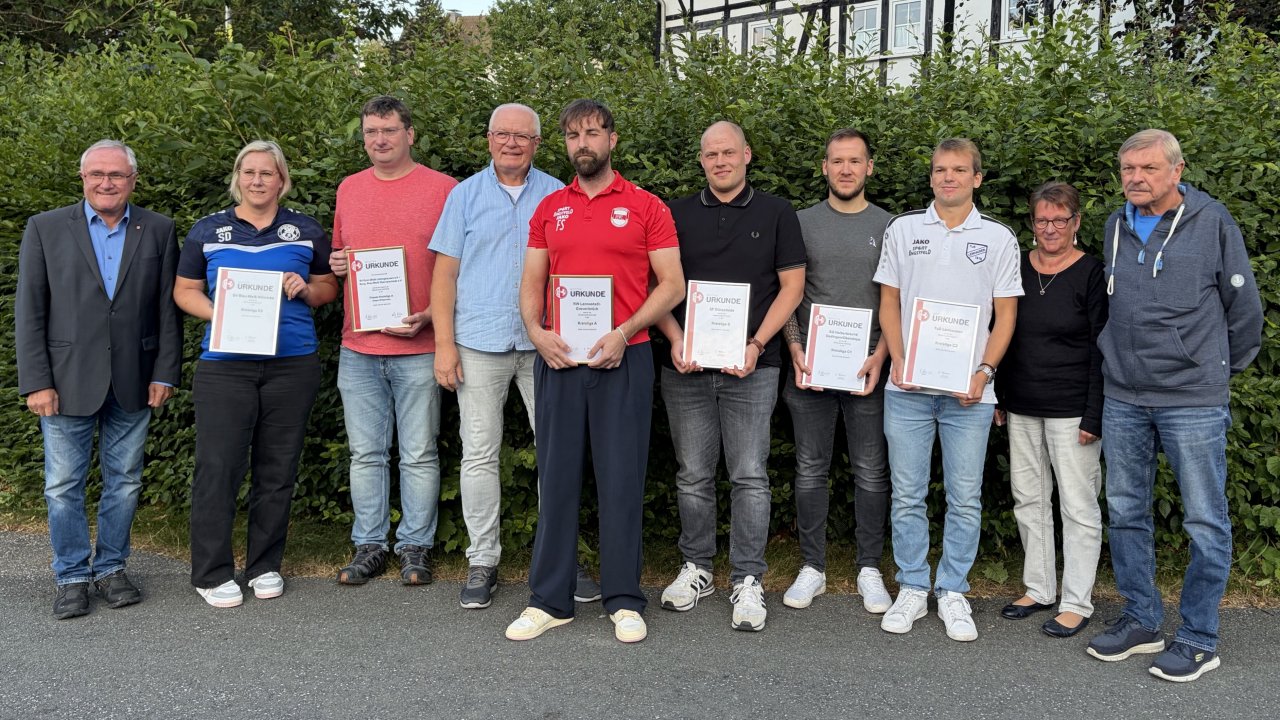Während des Staffeltages ehrten der FLVW-Kreisvorstand und die jeweiligen Staffelleiter die Meister aus A-, B- und C-Liga. von Hartmut Poggel