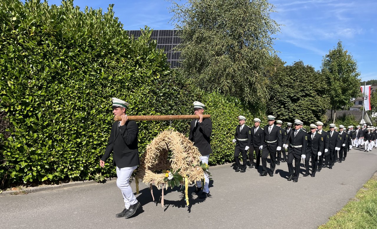 Festzug in Bühren von Leonie Diehl
