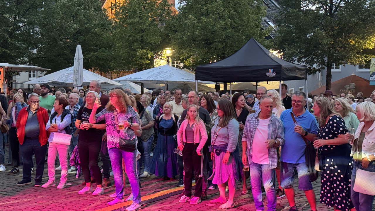 Besucher des Olper Kultursommers 2025. von Catriona Rath