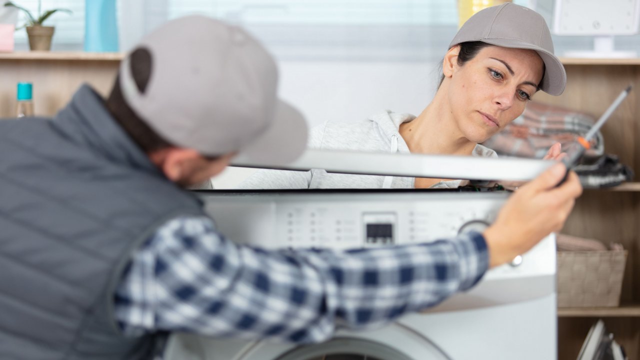 Für viele Elektro- und Elektronikgeräte gilt ab 31. Juli 2026 das Recht auf Reparatur. von Adpic/Verbraucherzentrale NRW
