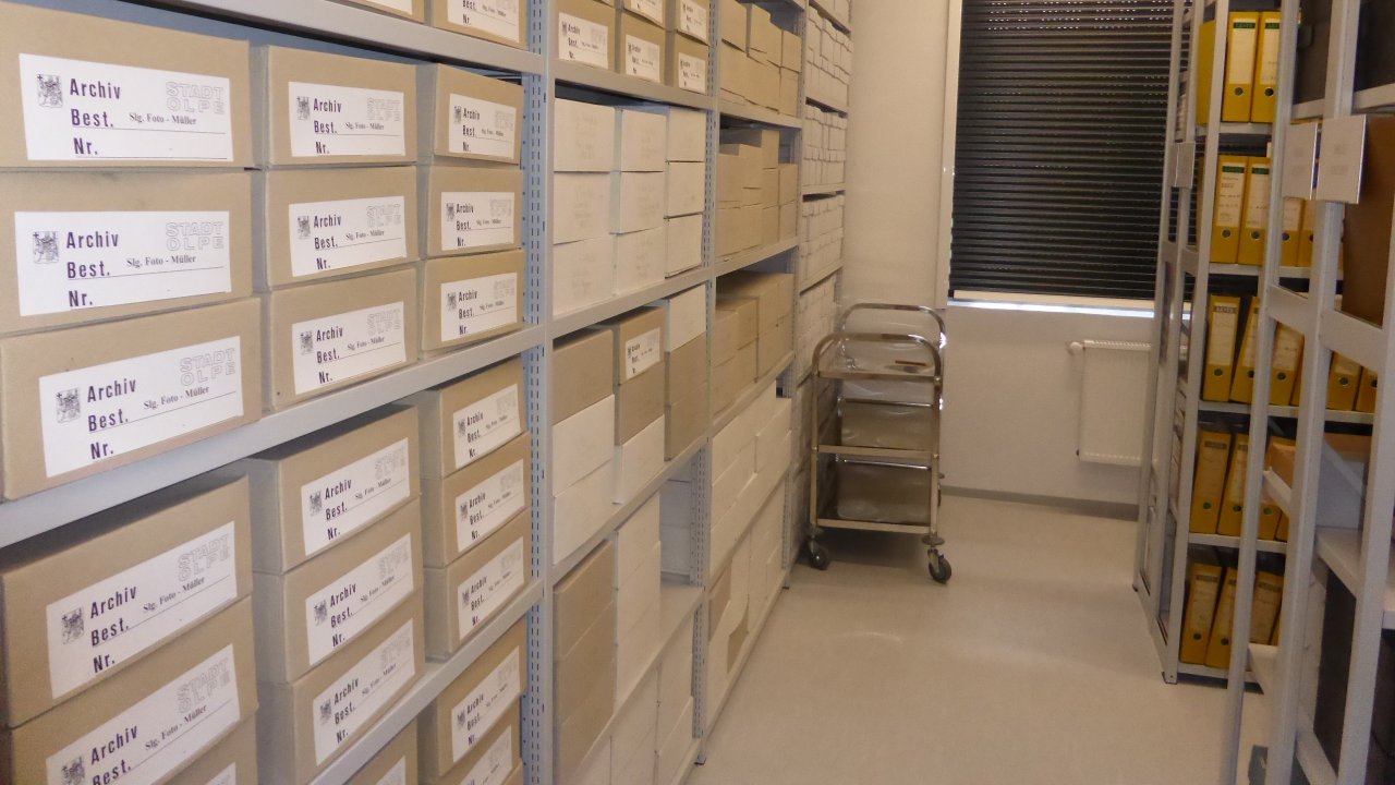 Die Arbeit in den kommunalen Archiven, hier Olpe, weckt das Interesse, auch überregionale Einrichtungen wie das Landesarchiv in Münster zu besuchen. von Josef Wermert