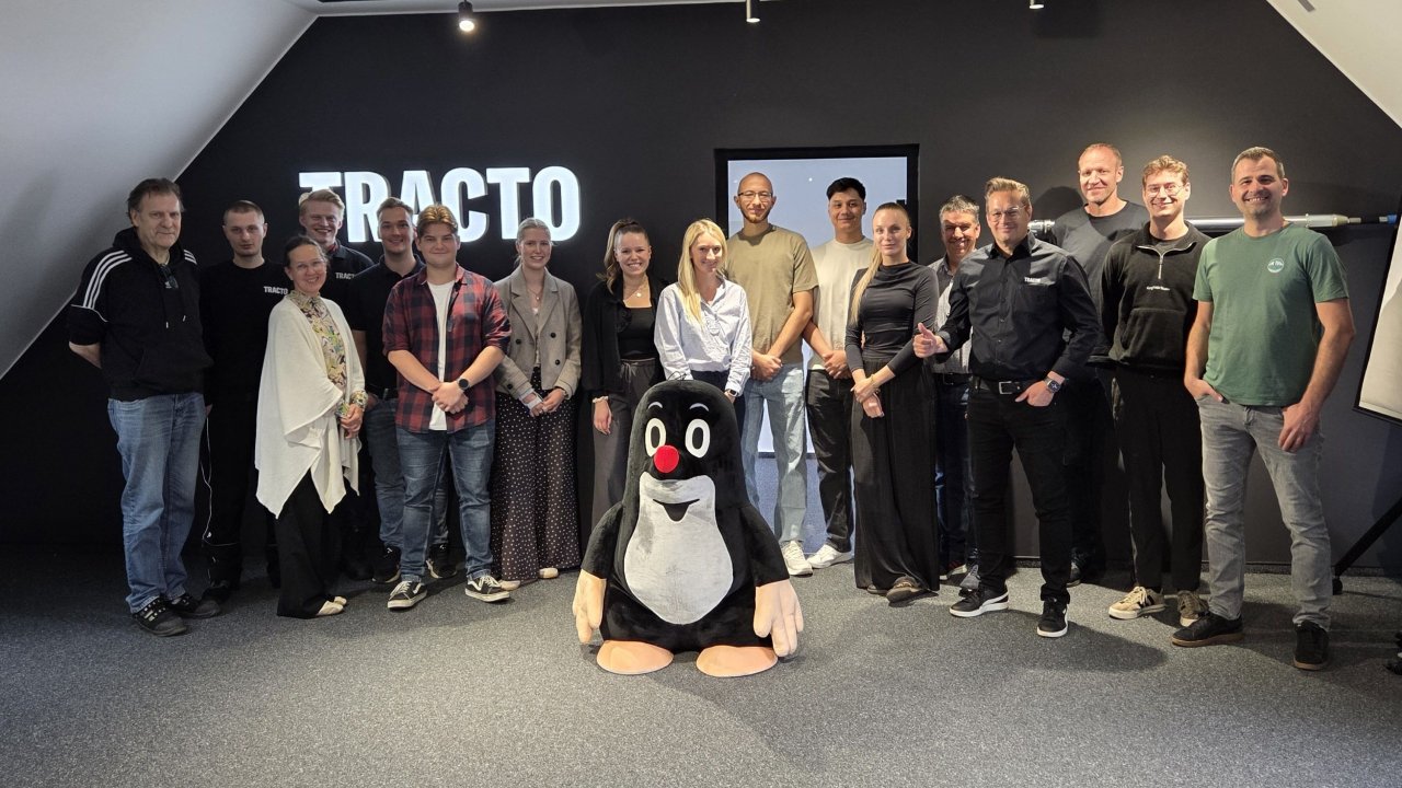 Elf Nachwuchskräfte starten bei Tracto durch. von Tracto