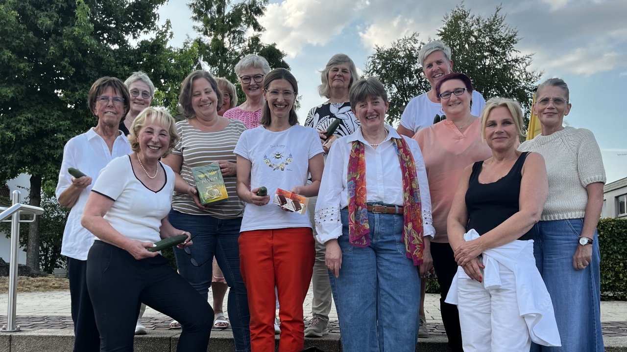 Der neue Vorstand der Frauen Union um seine Vorsitzende Birgit Haberhauer-Kuschel und die CDU-Vorsitzende Dr. Friederike Brodhun mit Alexandra Wittkop und Sabine Grürmann von der Umweltorganisation foodsharing. von CDU Attendorn