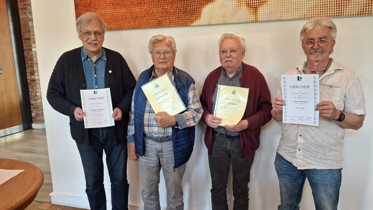 Der Briefmarkensammler-Verein Olpe hat kürzlich seine Mitgliederversammlung abgehalten. von privat