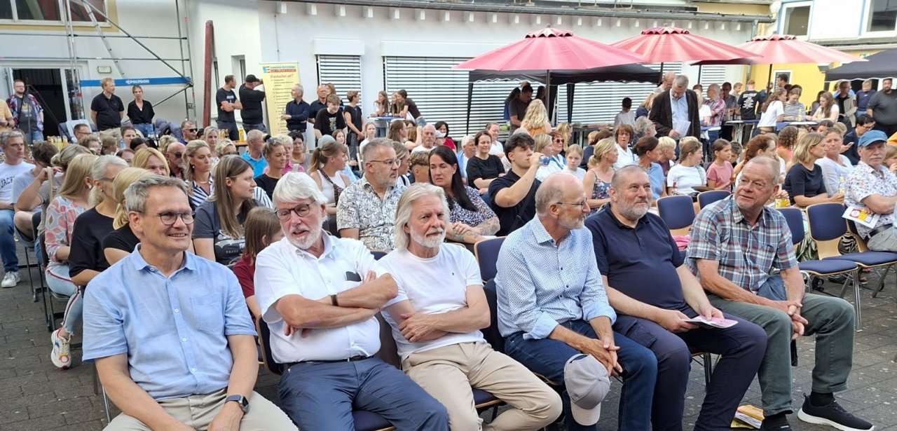 Zum Abschluss waren die Jubilare dann noch beim Schulkonzert des Gymnasiums als Ehrengäste dabei. von Gymnasium Maria Königin