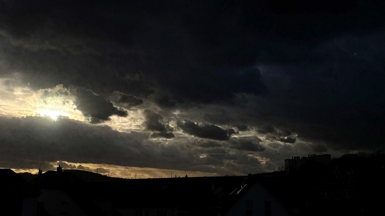 Gewitter und Starkregen sind keine Seltenheit mehr. Der Aufbau eines kreisweiten Frühwarnsystems für Starkregen und Hochwasser ist nun gestartet. von Hannah Heyn/Märkischer Kreis