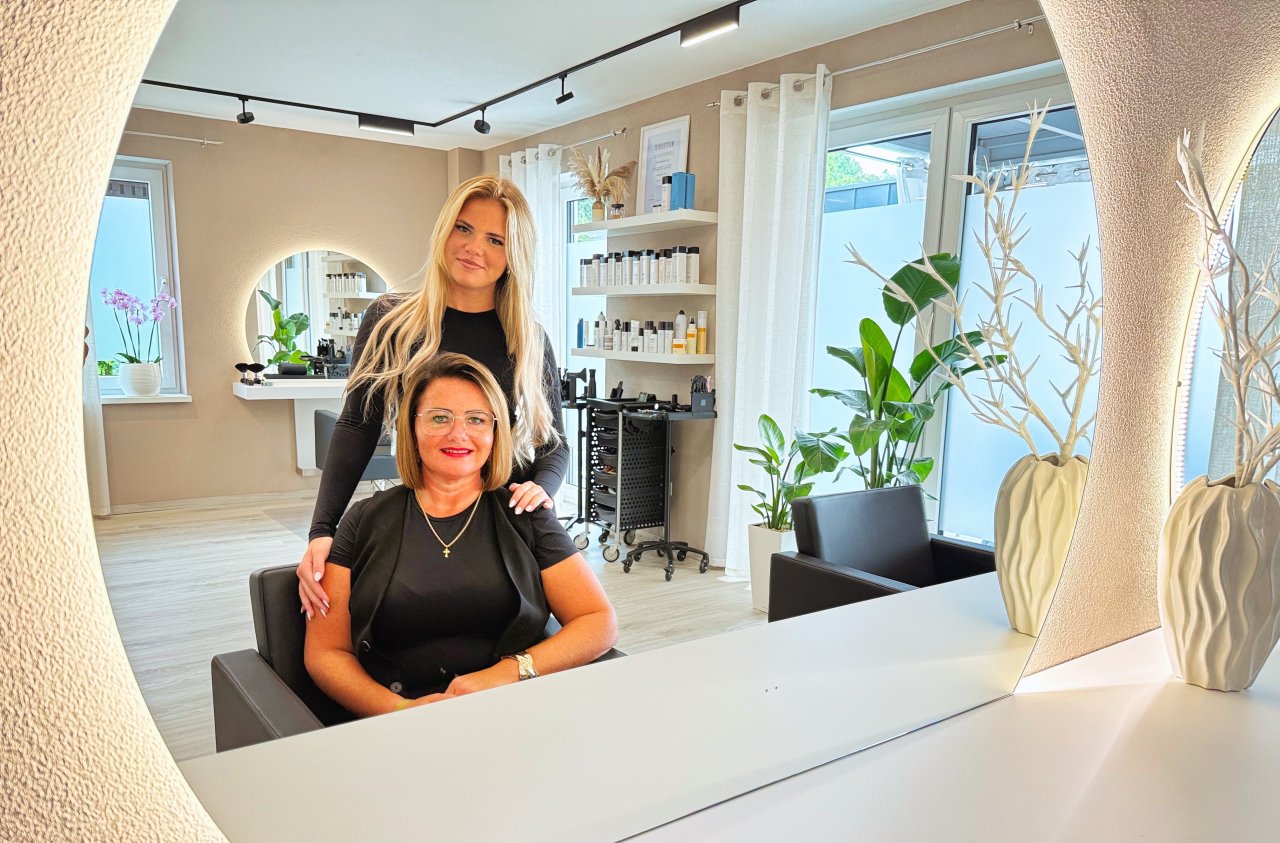 Ein eingespieltes Team: Anastasia Fischer und ihre Tochter Alina, die derzeit eine Ausbildung zur Friseurin absolviert. von privat