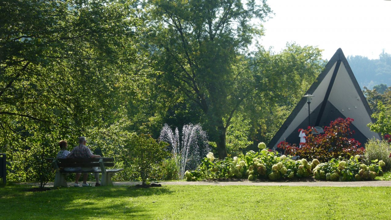 Zu einem Waldrand-Spaziergang im Saalhauser Kurpark laden die Lennestädter Grünen ein. von Verkehrsverein Saalhausen