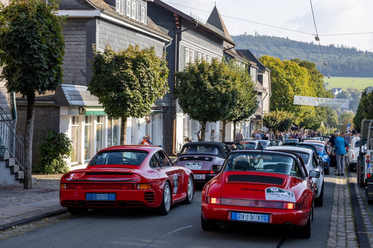 Die AvD-Röhrl-Klassik findet vom 2. bis 5. September statt. Die Fahrzeuge sind auch in vielen Orten des Kreises Olpe unterwegs. von Röhrl Klassik