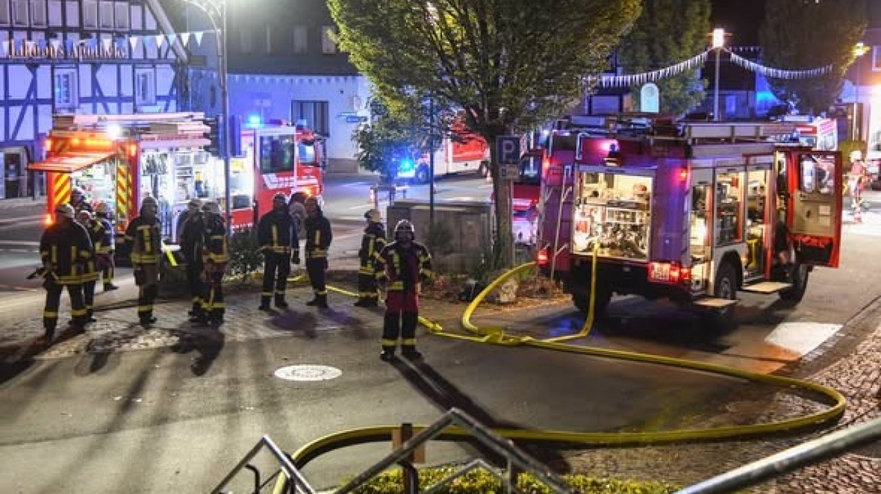 Die Feuerwehr Lennestadt war am Montagabend, 18. August, länger in Elspe im Einsatz. Dort brannte eine Küche. von Feuerwehr Lennestadt