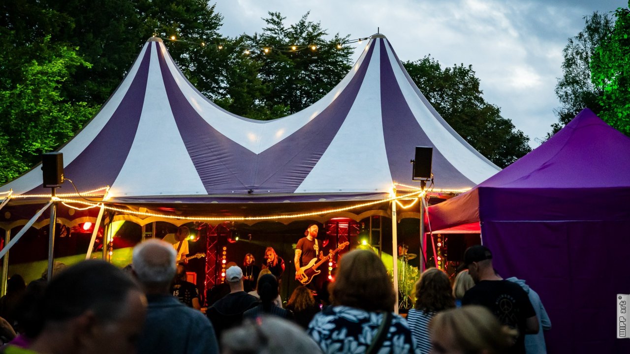 Tag am See: Das Festival findet erneut am Biggesee statt. von WippArt