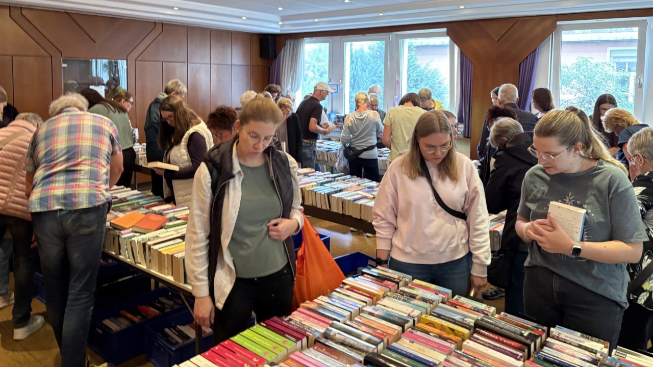 Zum Attendorner Stadtfest lädt der Lions Club Hansestadt Attendorn zum Bücherbasar im ehemaligen ATTA-Reisebüro (Niedersten Straße 8) ein. von Lions Club Hansestadt Attendorn