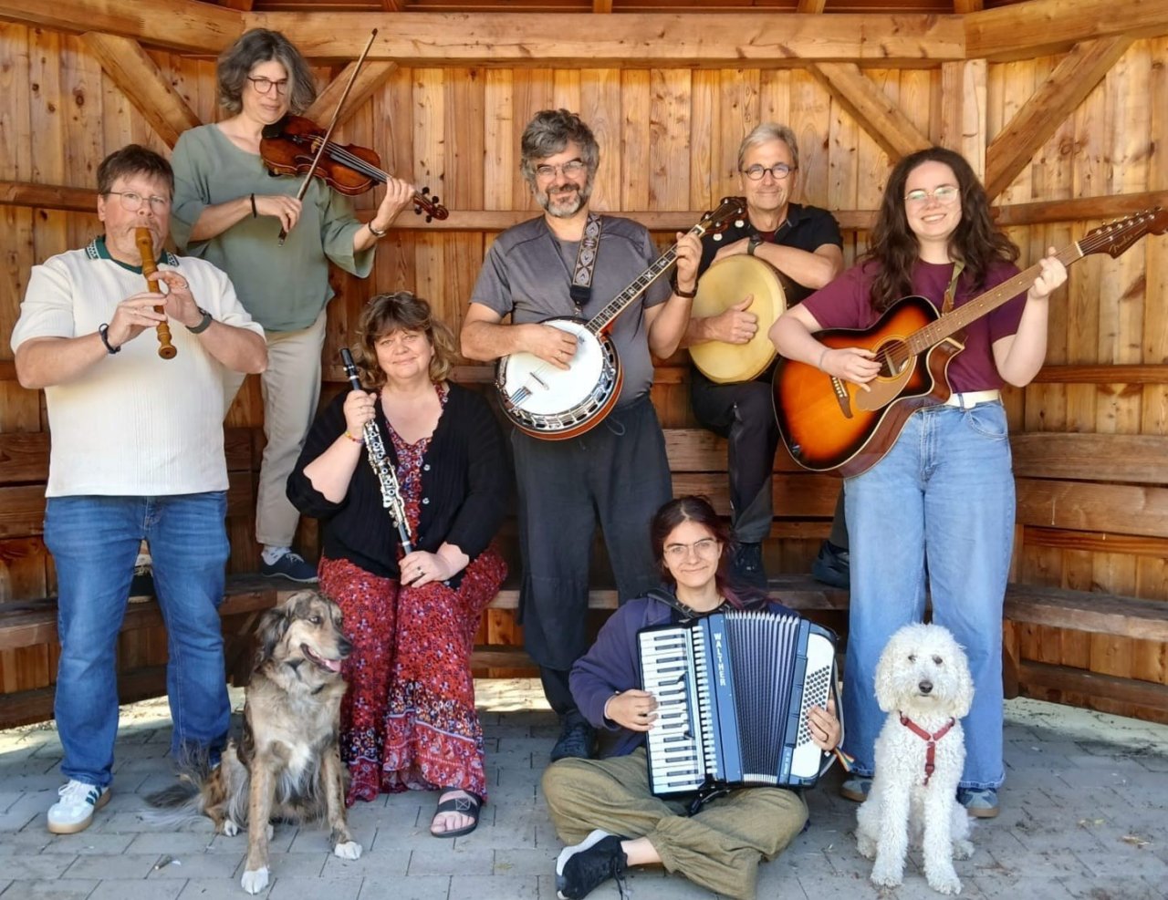Die deutsch-irische Folk-Gruppe „Oak and Clover“. von Hannah Neuschulte