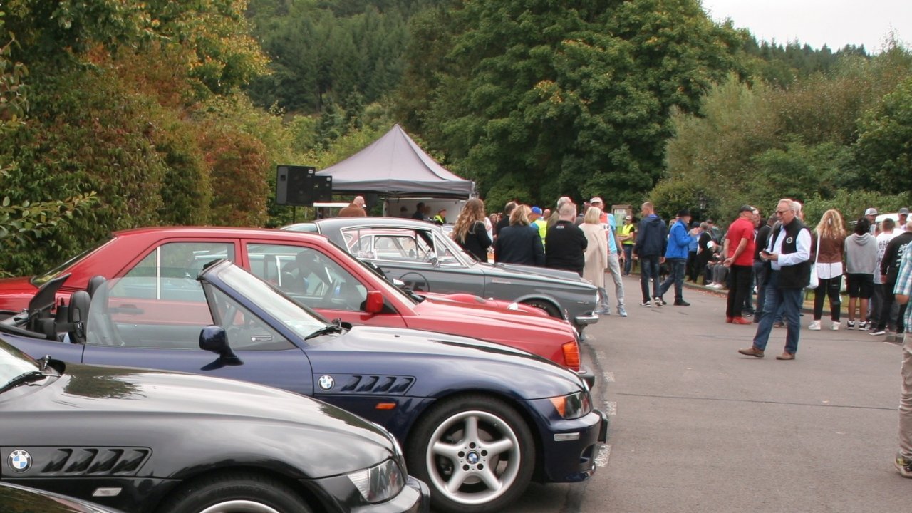 Der Oldtimertreff Attendorn veranstaltet am Sonntag, 6. September, sein letztes Old- und Youngtimertreffen in 2026 beim Romantikhotel Platte in Niederhelden. von Oldtimertreff Attendorn