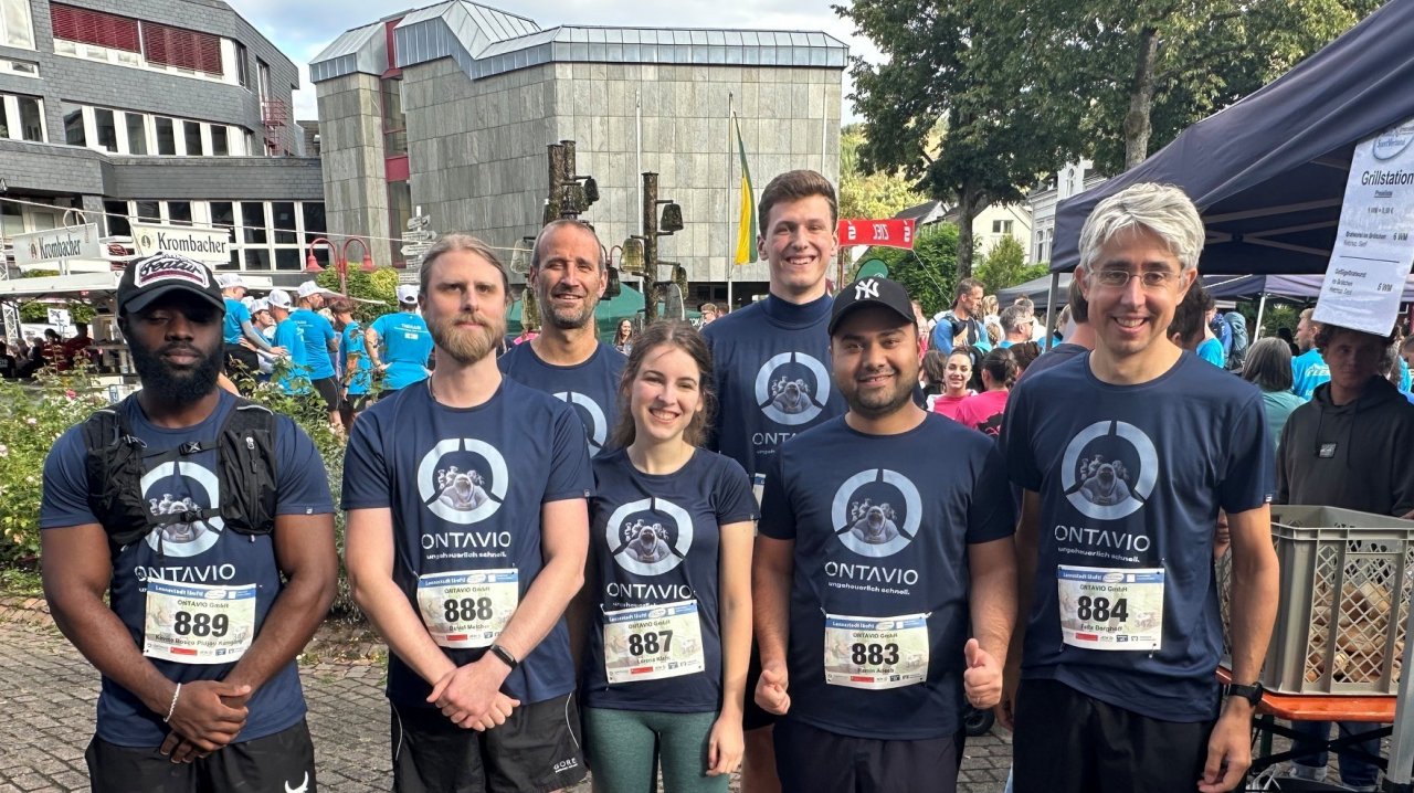 Zahlreiche Sponsoren sind am Veranstaltungstag selbst dabei und gehen mit großen Firmenteams und eigenen Laufshirts oder eigens gestylten Outfits an den Start - so wie die Ontavio GmbH mit Sitz in Altenhundem. von privat