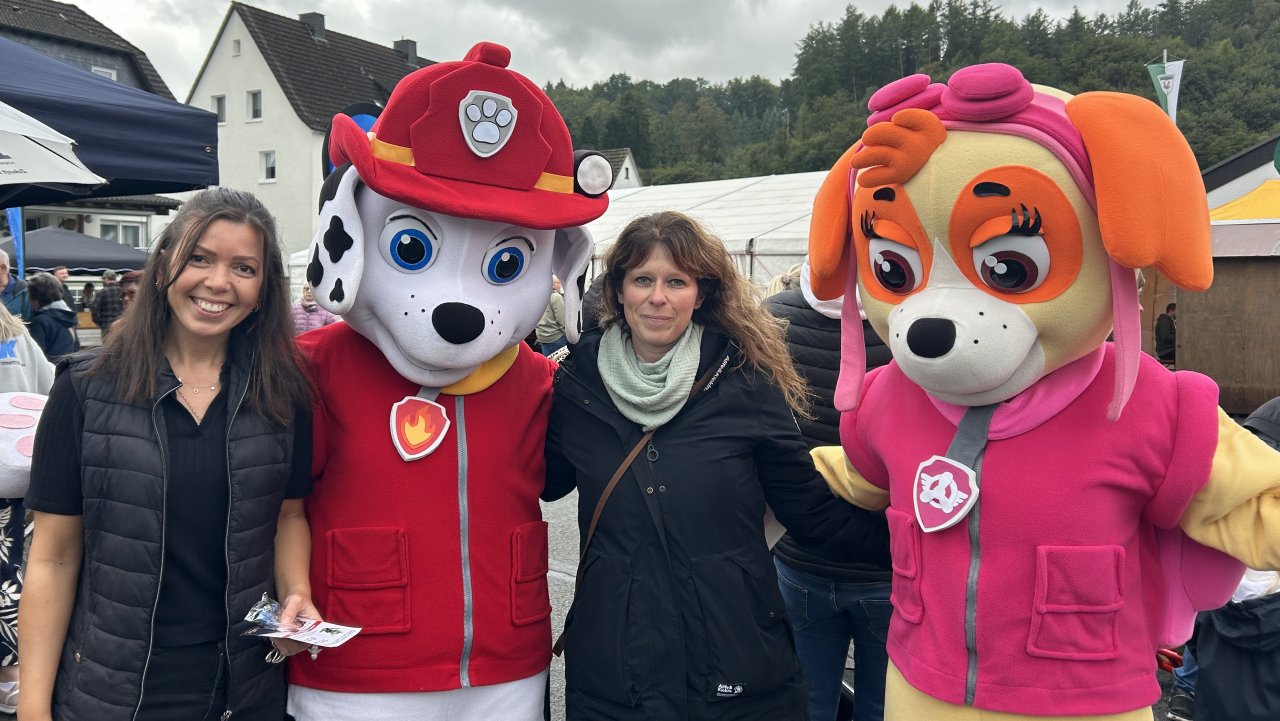 Viele Stände, kulinarische Köstlichkeiten, Aktionen und Besonderheiten lockten am Sonntag, 20. September, die Besucher zum Herbstmarkt nach Finnentrop. Auch für die Kinder gab es ein buntes Programm. von Sarah Tillmann